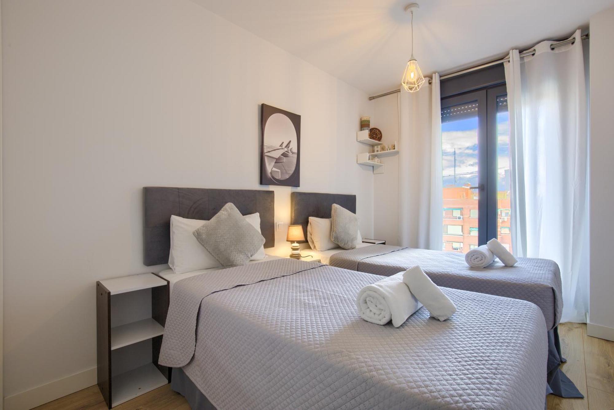 2B2B Deluxe apartment - Jardines de Cuatro Caminos - Business District - Santiago Bernabéu Madrid Extérieur photo